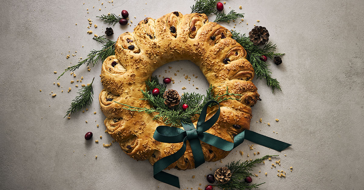 Maple Christmas Wreath Cake Maple from Canada