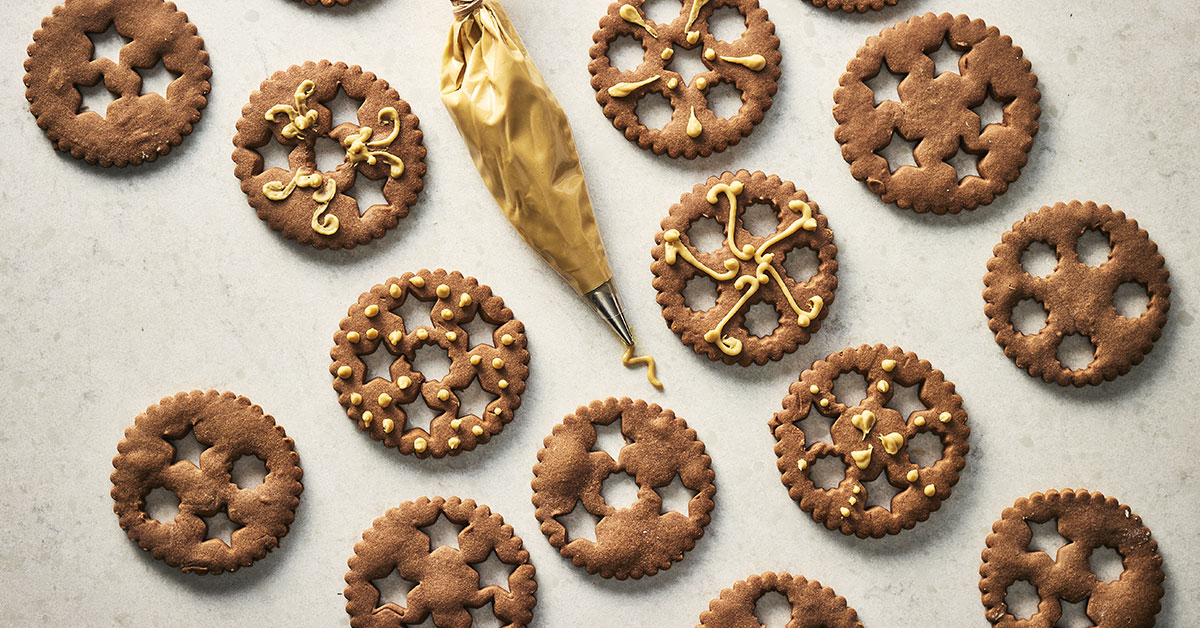Christmas Shortbread Cookies with Maple Lacing | Kids | Maple from Canada