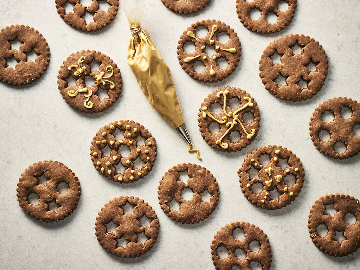 Christmas Shortbread Cookies with Maple Lacing