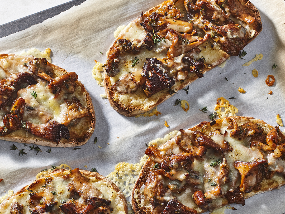 Chanterelle-Cheddar-Maple Syrup Tartine | Maple from Canada